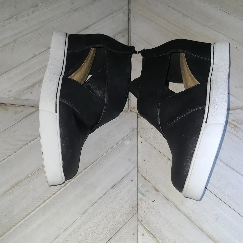 Sugar Size 10 M Black Faux Leather Wedge Sneakers - Picture 2 of 8